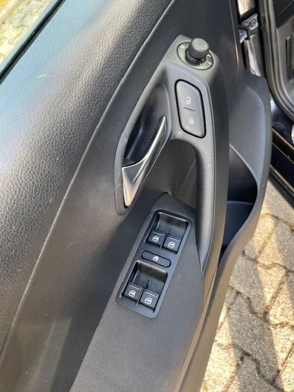 Gebraucht VW Polo Match 69 PS (50 kW) 2012 Schwarz Kleinwagen