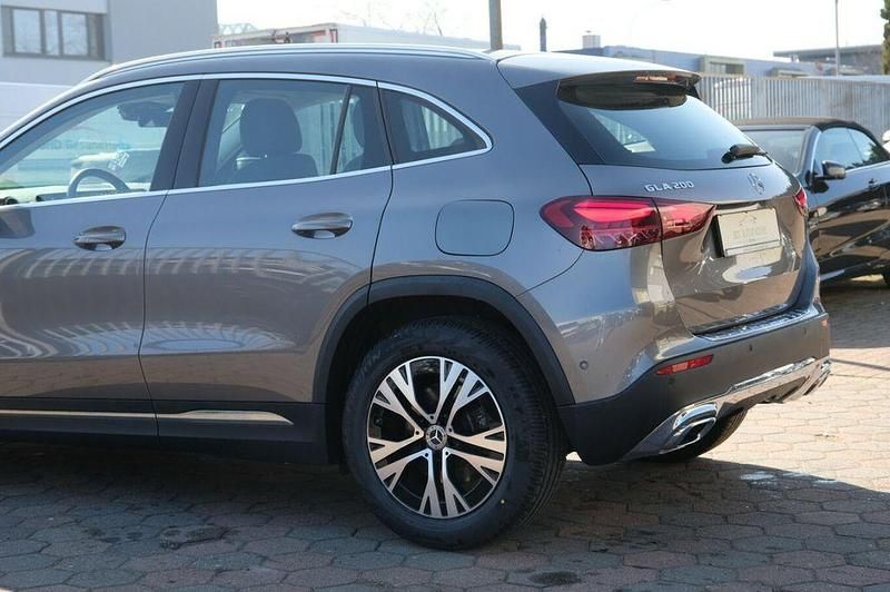 Gebraucht Mercedes GLA220 190 PS (139 kW) 2023 Grau SUV