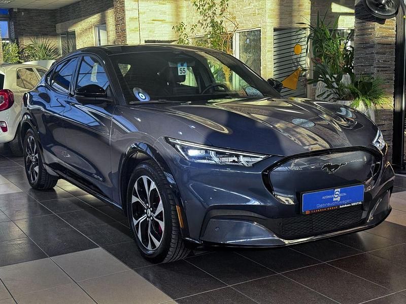 Blau Gebraucht 2021 Ford Mustang Mach-E SUV | 30.870 € (Superpreis) - Bild 1/4