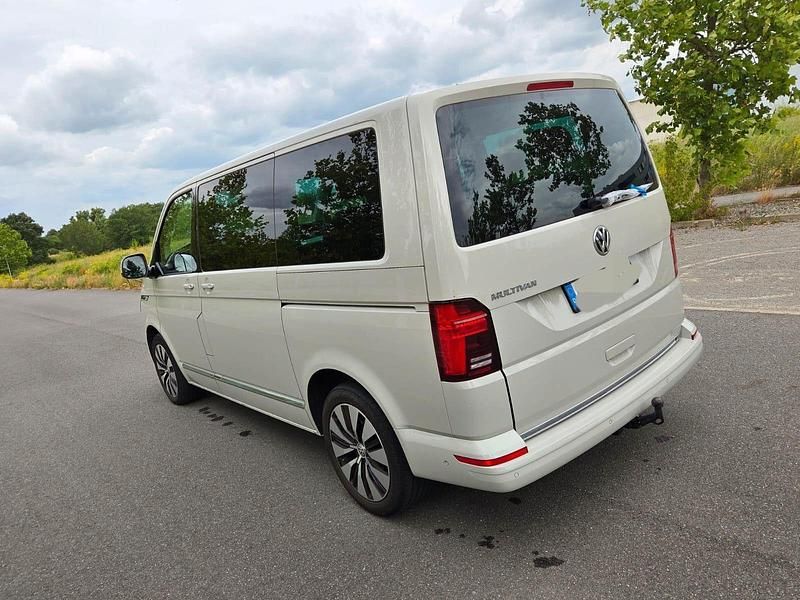 Second-hand VW Multivan 204 CP (150 kW) 2021 Gri Monovolum