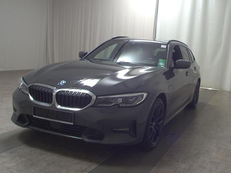 Gebraucht BMW 330e Sport Line 252 PS (185 kW) 2021 Grau Kombi