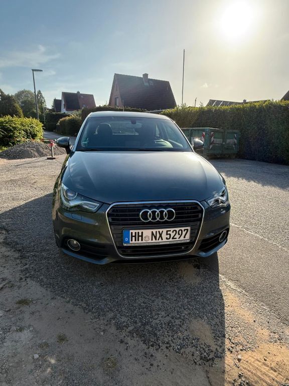 Grau Gebraucht 2011 Audi A1 S-Line Kleinwagen | 7.100 € (Guter Preis) - Bild 1/4