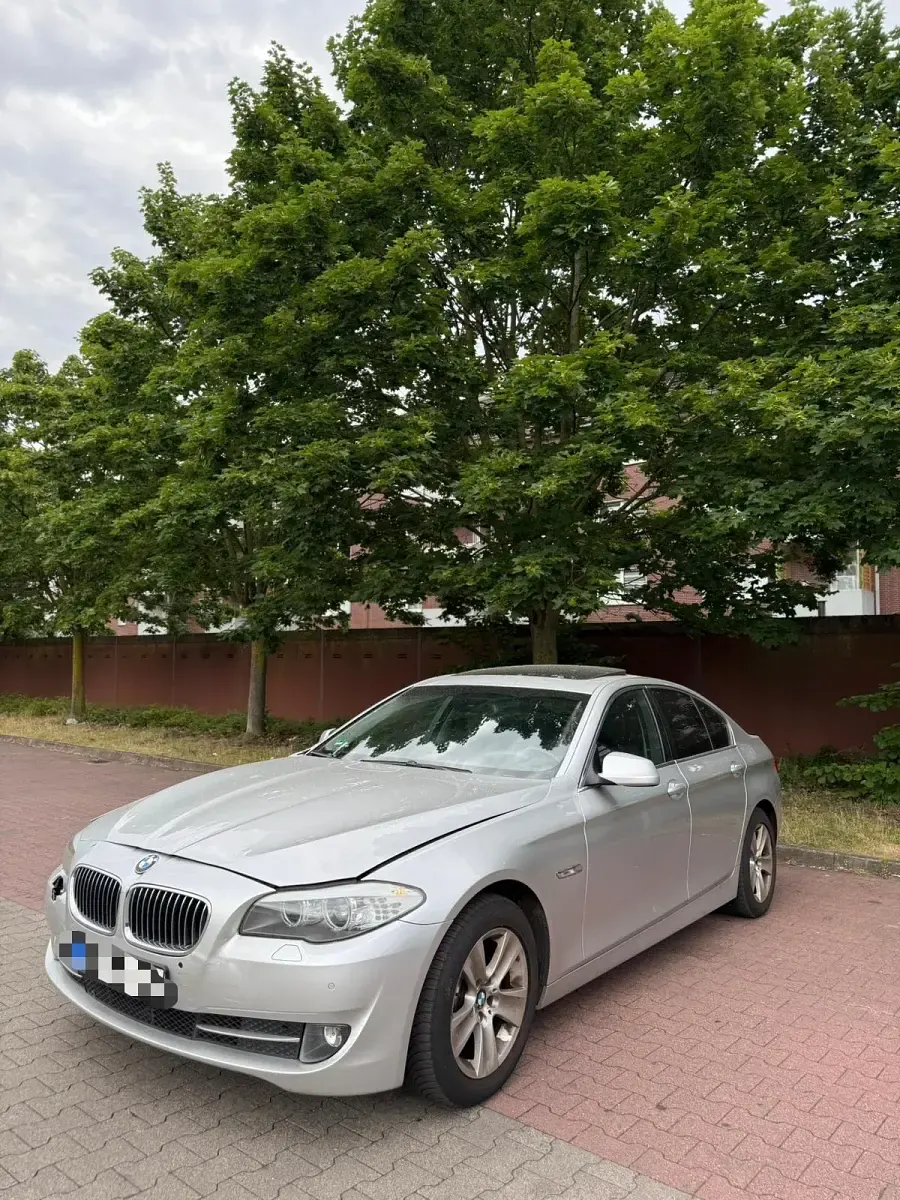 Gebraucht BMW 520 184 PS (135 kW) 2012 Silber Limousine