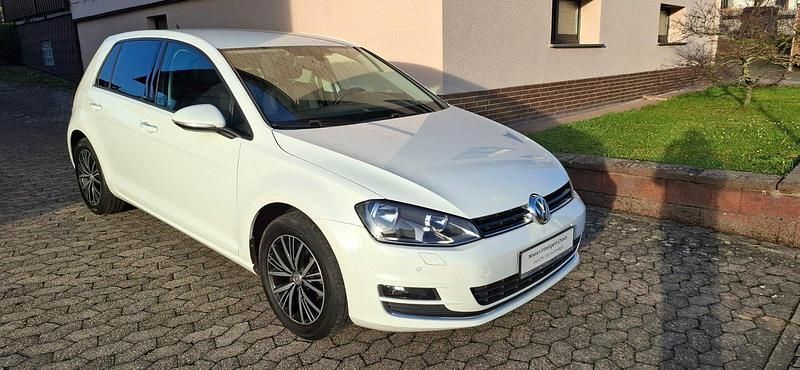 Gebraucht VW Golf VII Allstar 110 PS (80 kW) 2016 Weiß Limousine