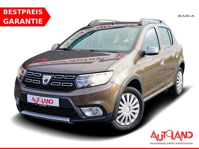 Braun Gebraucht 2018 Dacia Sandero Comfort Kleinwagen | 12.950 € - Bild 1/4