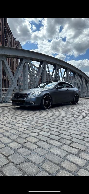 Schwarz Gebraucht 2009 Mercedes E350 Coupé | 12.800 € (Teuer) - Bild 1/4