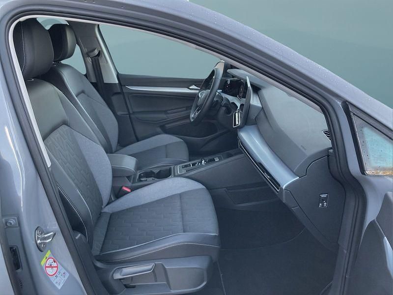 Gebraucht VW Golf VIII 150 PS (110 kW) 2025 Grau Kleinwagen