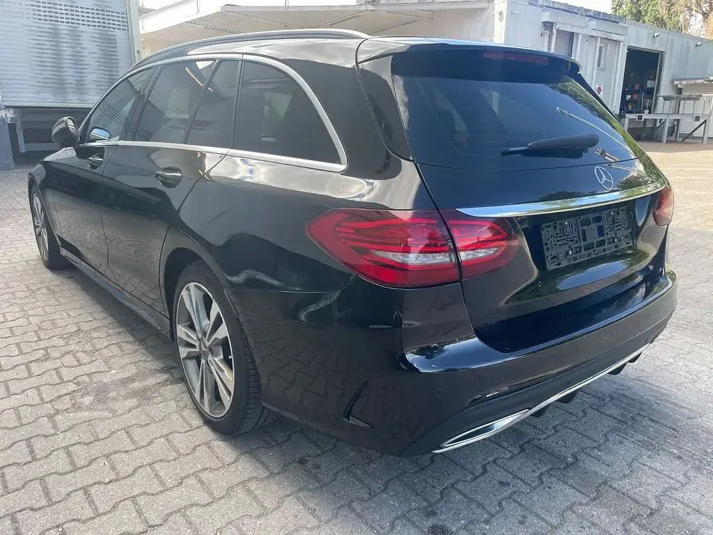 Gebraucht Mercedes C220 AMG line 194 PS (142 kW) 2019 Schwarz Limousine