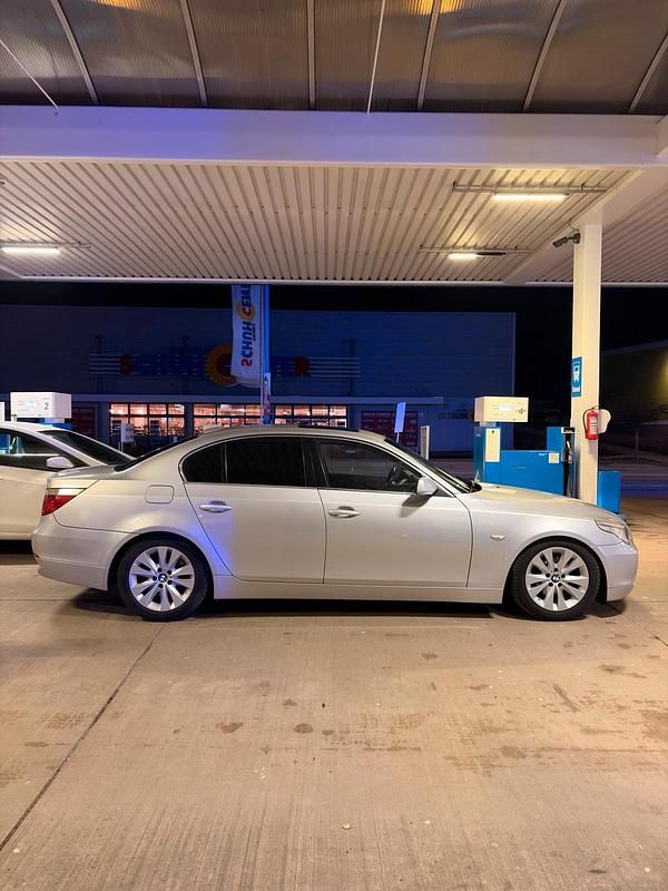 Gebraucht BMW 520 170 PS (125 kW) 2005 Silber Limousine