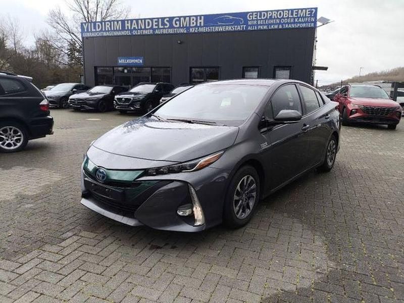 Gebraucht Toyota Prius 122 PS (89 kW) 2018 Magnetic grey (metallic) Kleinwagen