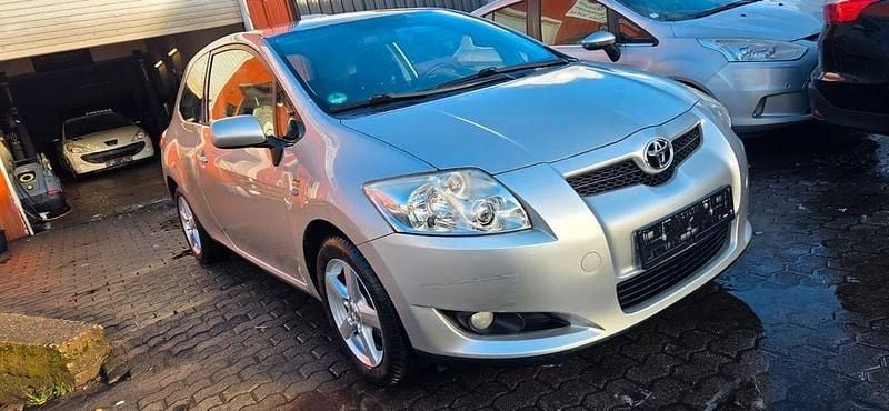Gebraucht Toyota Auris Sol 124 PS (91 kW) 2009 Silber Kleinwagen