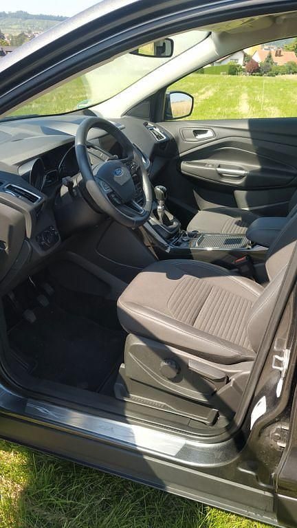 Gebraucht Ford Kuga Titanium 150 PS (110 kW) 2019 Grau SUV