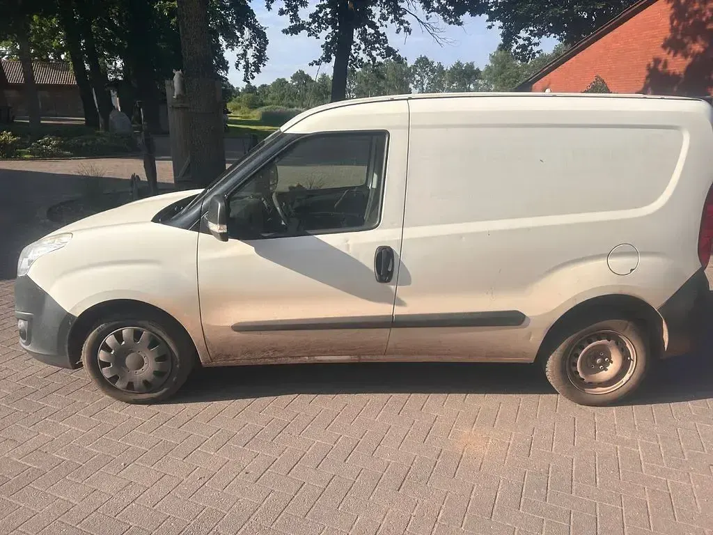 Gebraucht Opel Combo Edition 105 PS (77 kW) 2014 Weiß Van / Kleinbus