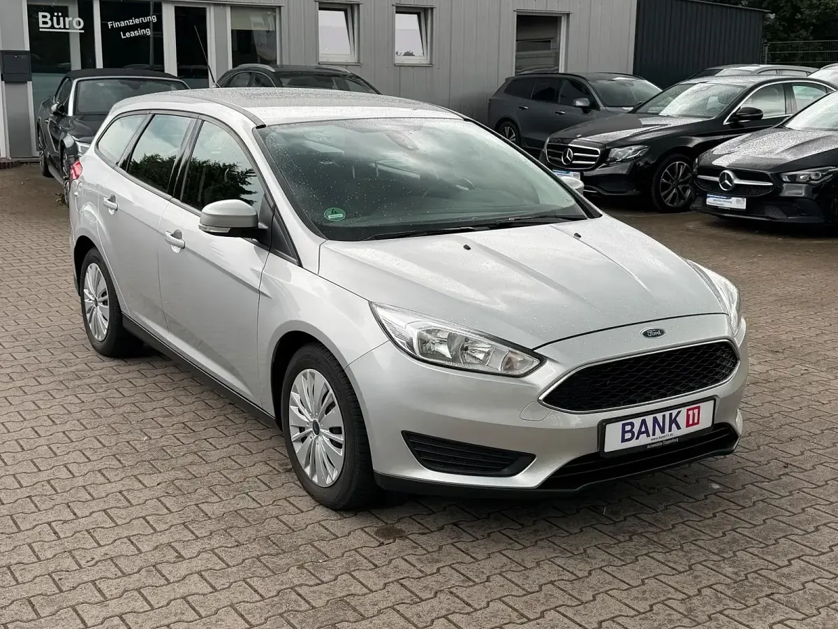 Gebraucht Ford Focus Trend 101 PS (74 kW) 2017 Silber Kombi
