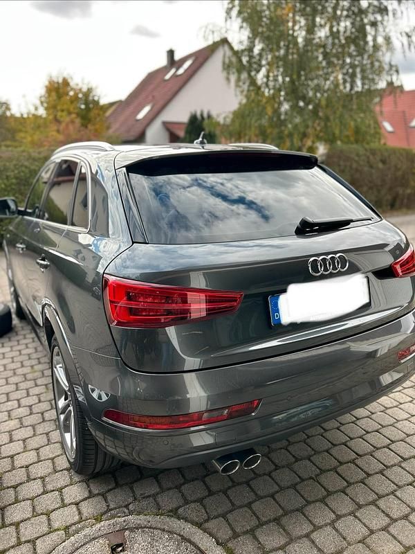 Grau Gebraucht 2015 Audi Q3 S-Line SUV | 20.500 € (Teuer) - Bild 1/4
