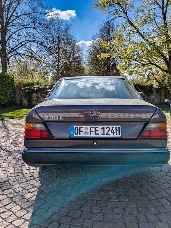 Gebraucht Mercedes E230 133 PS (97 kW) 1992 Limousine