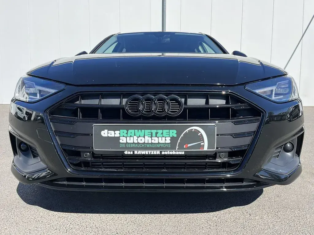 Second-hand Audi A4 S-Line 150 CP (110 kW) 2022 Negru Break