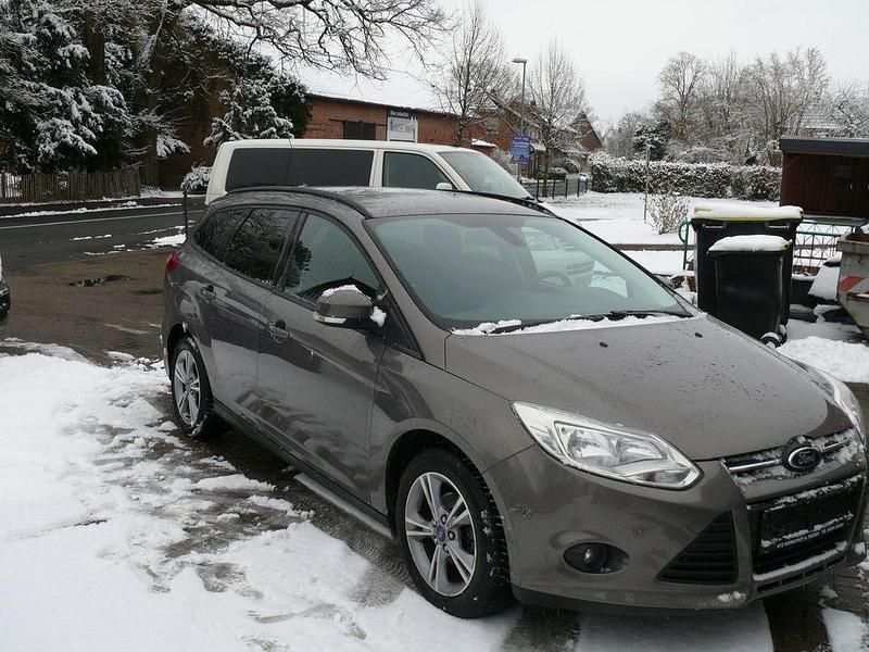 Gebraucht Ford Focus Champions Edition 101 PS (74 kW) 2013 Braun Limousine