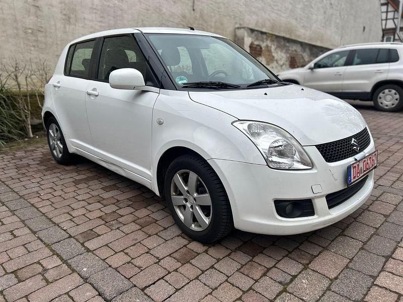 Gebraucht Suzuki Swift Club 92 PS (67 kW) 2009 Weiß Kleinwagen