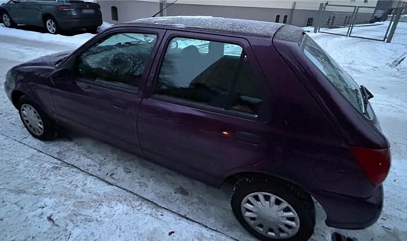 Gebraucht Ford Fiesta 55 PS (40 kW) 2000 Violet Kleinwagen
