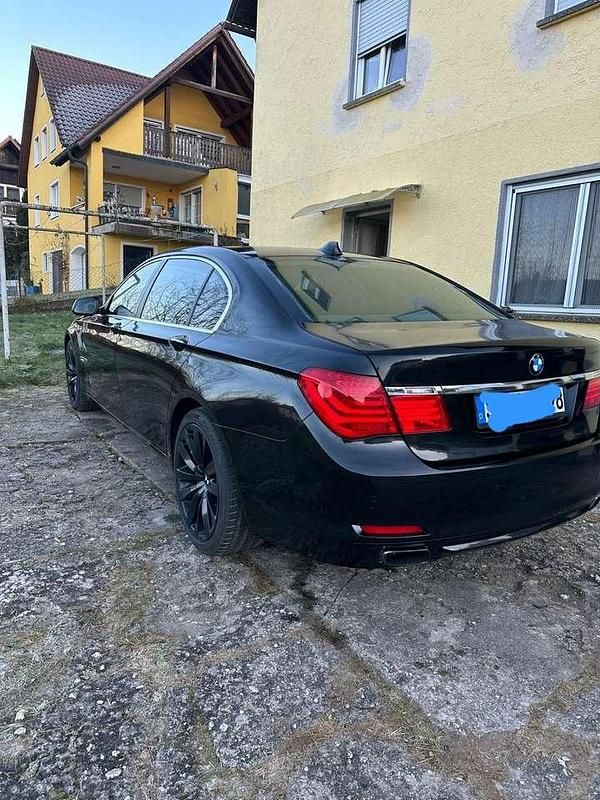 Gebraucht BMW 750 408 PS (300 kW) 2009 Limousine
