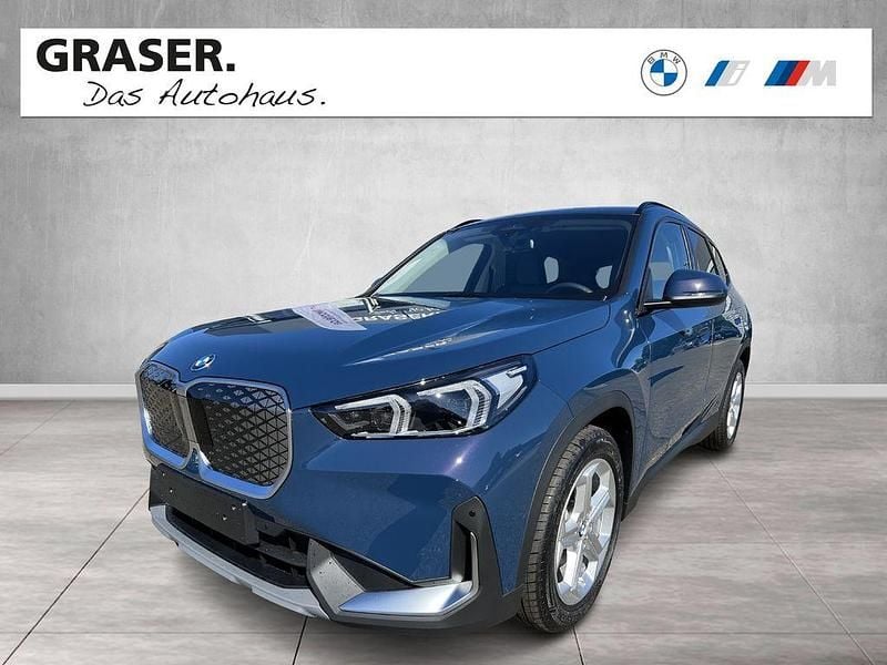 Blau Neu 2025 BMW iX1 Sport Line SUV | 48.490 € (Guter Preis) - Bild 1/4