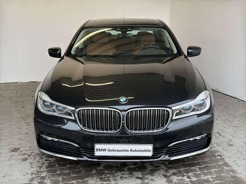 Gebraucht BMW 740 320 PS (235 kW) 2019 Black sapphire metallic Limousine