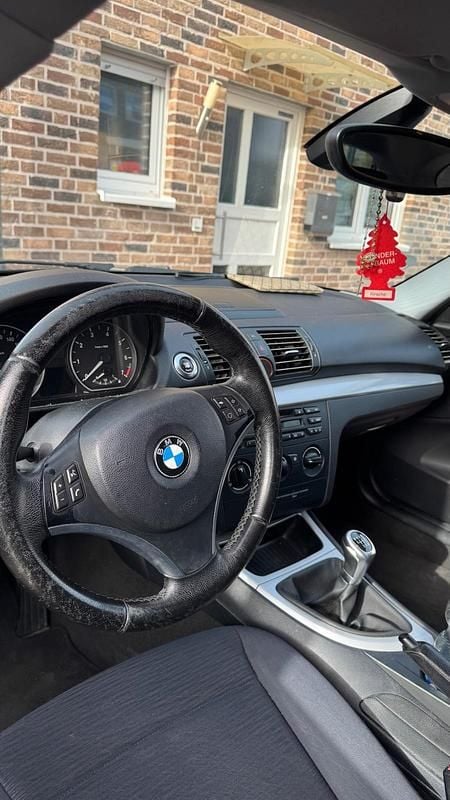 Gebraucht BMW 118 129 PS (94 kW) 2007 Schwarz Kleinwagen
