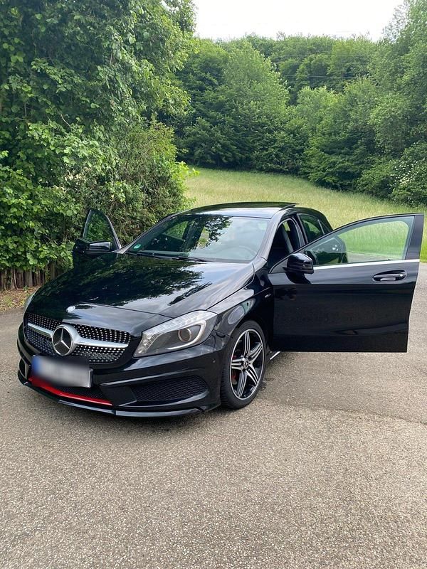 Schwarz Gebraucht 2013 Mercedes A250 Sport Edition Limousine | 14.800 € (Fairer Preis) - Bild 1/4