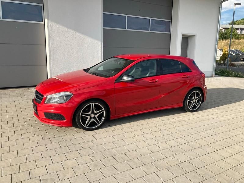 Rot Gebraucht 2012 Mercedes A200 AMG line Kleinwagen | 5.899 € (Guter Preis) - Bild 1/4