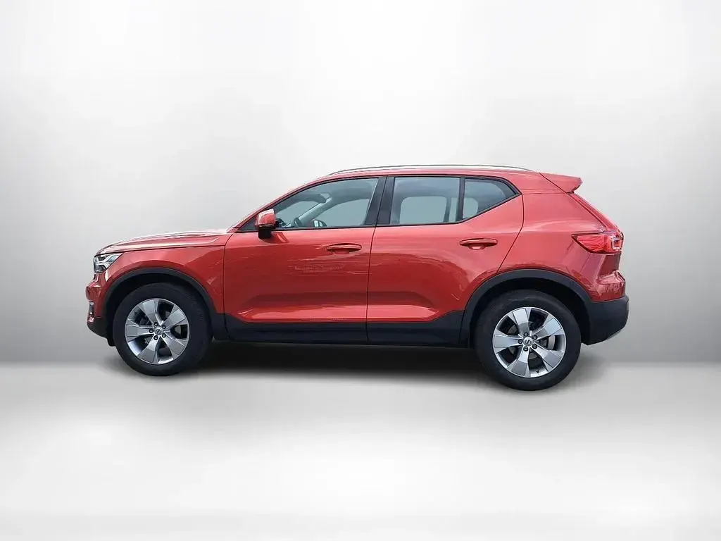 Używany Volvo XC40 Core 129 KM (94 kW) 2023 Czerwony SUV