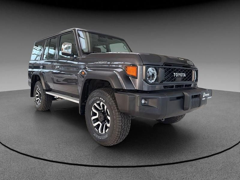 Neu Toyota Land Cruiser Luxury 204 PS (150 kW) 2026 Grau SUV