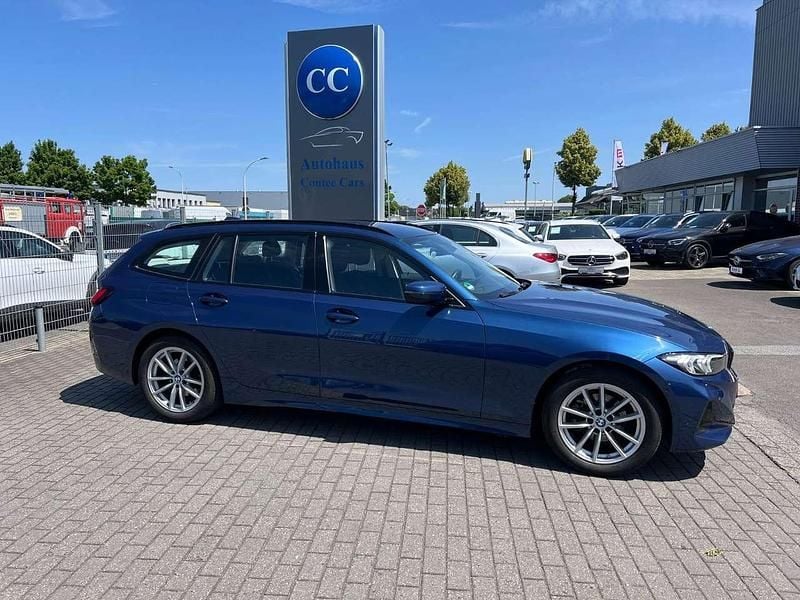 Phytonicblau Gebraucht 2023 BMW 318 Sport Line Kombi | 29.400 € (Fairer Preis) - Bild 1/3