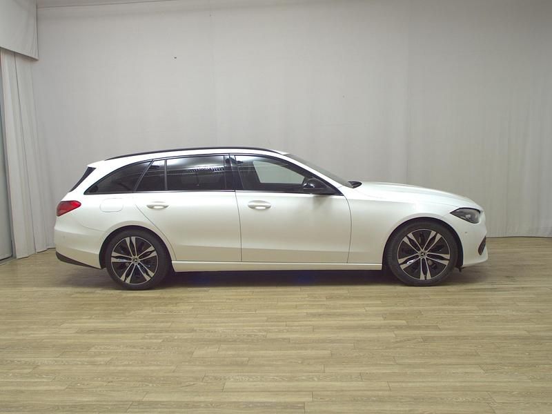 Polarweiss Gebraucht 2023 Mercedes C200 Avantgarde Limousine | 25.680 € (Superpreis) - Bild 1/4