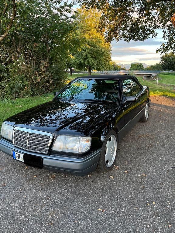 Schwarz Gebraucht 1997 Mercedes E220 Edition Cabrio | 26.999 € - Bild 1/4