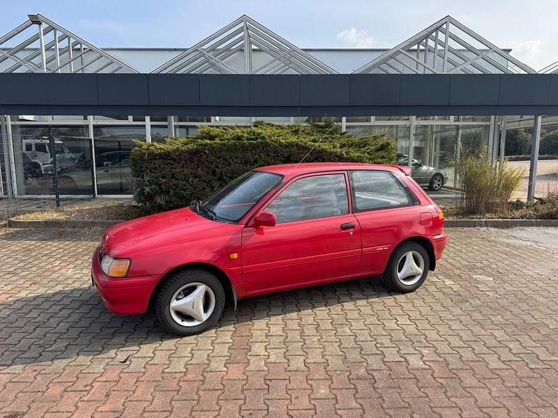 Gebraucht Toyota Starlet 75 PS (55 kW) 1995 Rot Kleinwagen