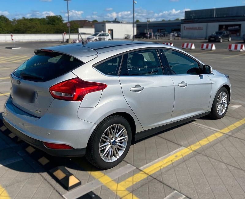 Gebraucht Ford Focus 101 PS (74 kW) 2017 Grau Kombi