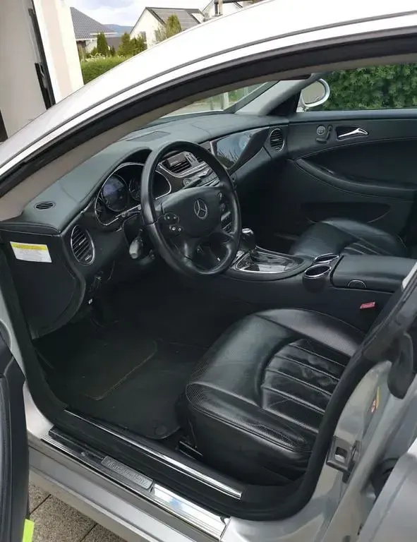 Gebraucht Mercedes CLS500 387 PS (284 kW) 2007 Silber Coupé