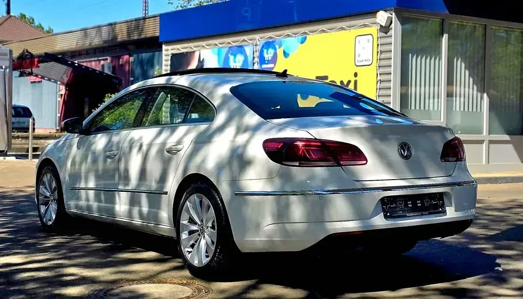 Second-hand VW CC Comfortline 160 CP (117 kW) 2012 Alb Berlinǎ
