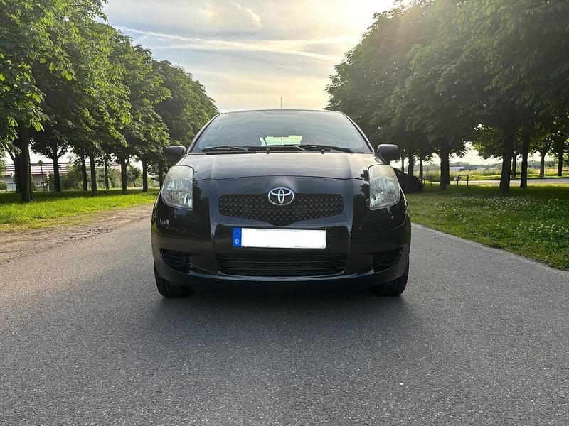 Schwarz Gebraucht 2007 Toyota Yaris Kleinwagen | 2.700 € (Fairer Preis) - Bild 1/4