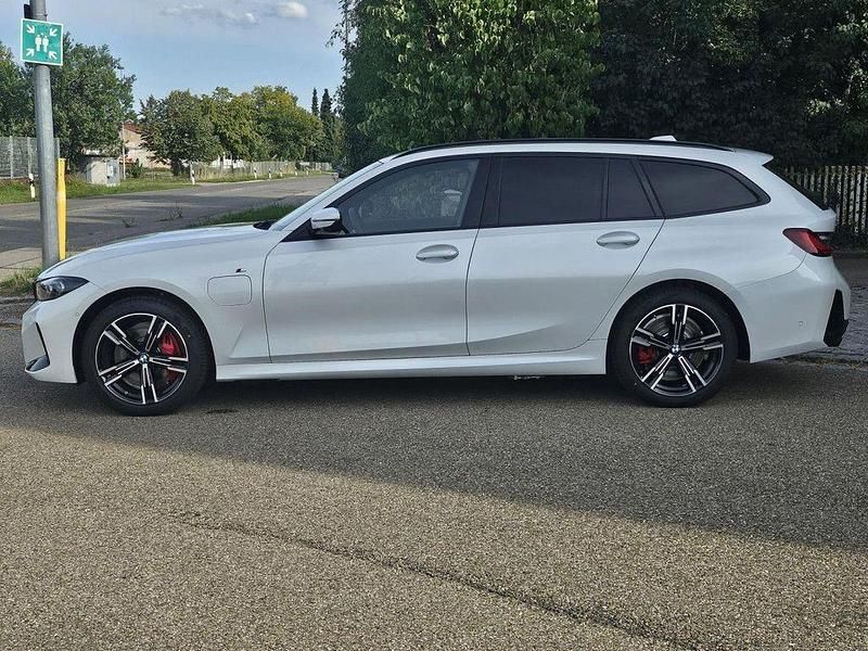 Neu BMW 330e Sport Line 292 PS (214 kW) 2025 Weiß Limousine