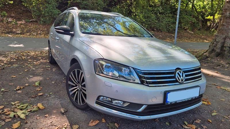 Silber Gebraucht 2014 VW Passat Edition Kombi | 5.950 € (Superpreis) - Bild 1/4