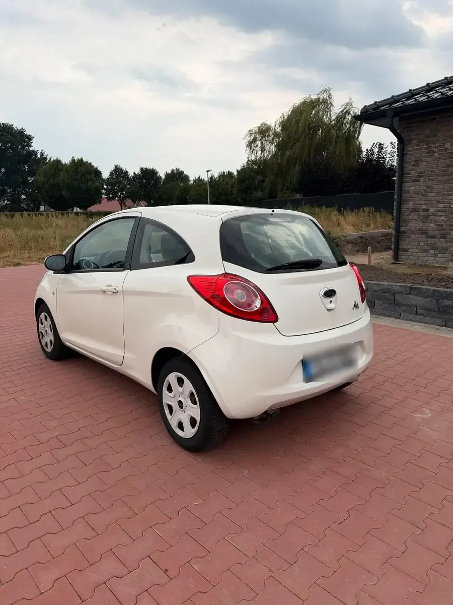 Gebraucht Ford Ka Trend 69 PS (50 kW) 2011 Weiß Kleinwagen