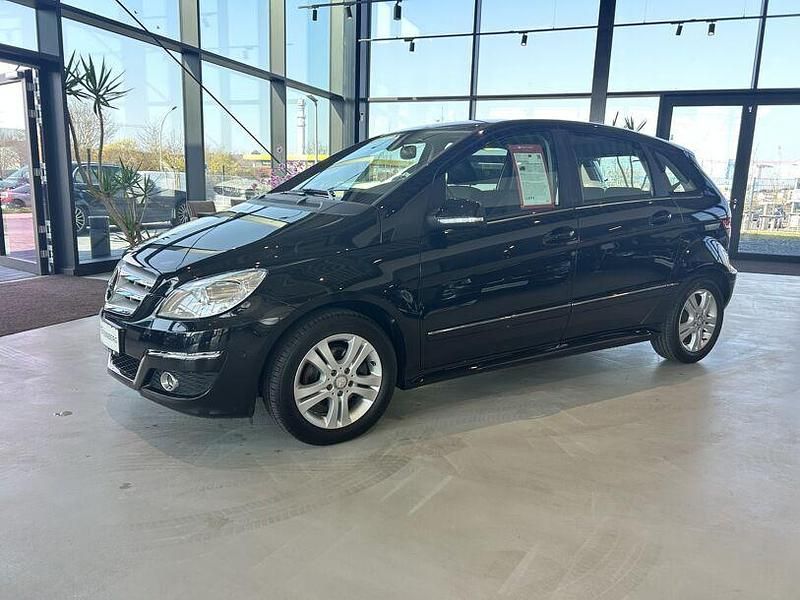 Gebraucht Mercedes B200 136 PS (100 kW) 2011 Schwarz Van / Kleinbus