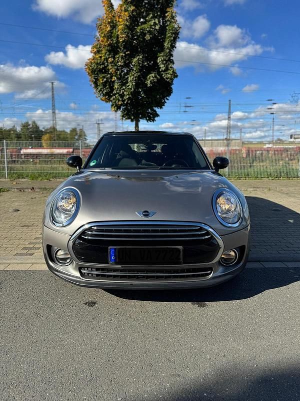Grau Gebraucht 2017 Mini Cooper Clubman Kombi | 14.850 € (Fairer Preis) - Bild 1/4