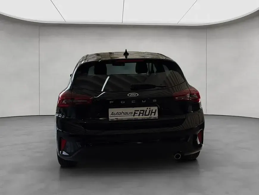 Neu Ford Focus Titanium 155 PS (114 kW) 2026 Schwarz Limousine