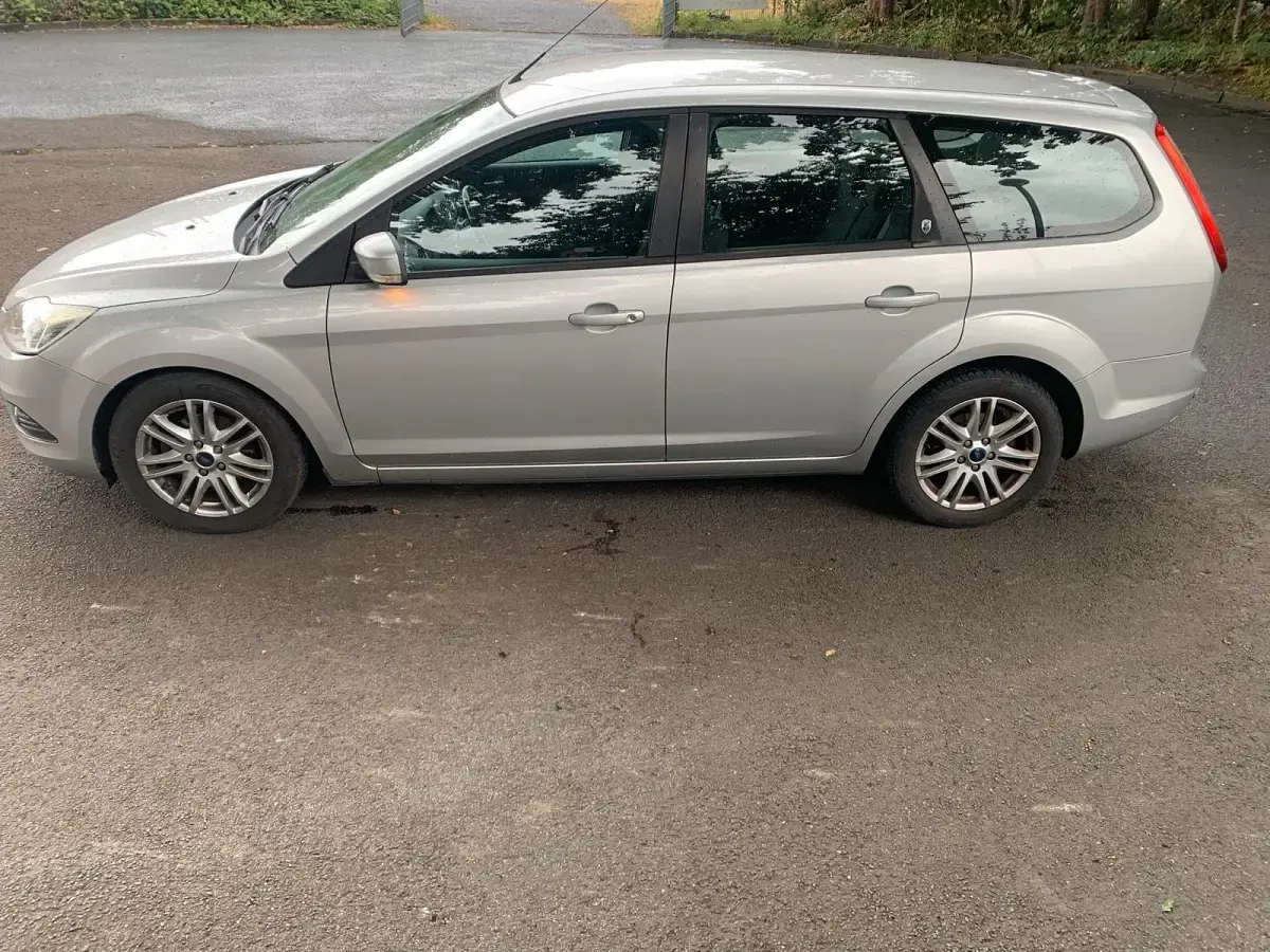 Gebraucht Ford Focus 108 PS (79 kW) 2009 Grau Kombi