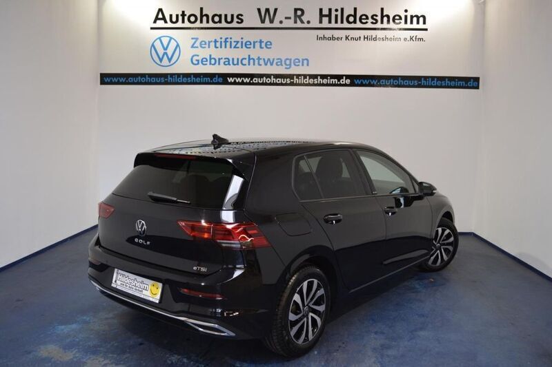 Gebraucht VW Golf VIII Active 150 PS (110 kW) 2023 Schwarz Limousine