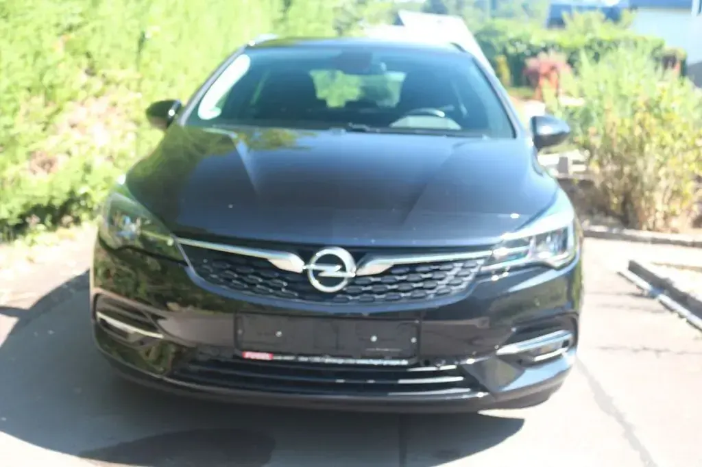 Gebraucht Opel Astra 131 PS (96 kW) 2023 Schwarz Kleinwagen