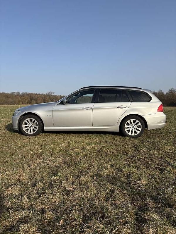 Gebraucht BMW 316 116 PS (85 kW) 2011 Grau Kombi
